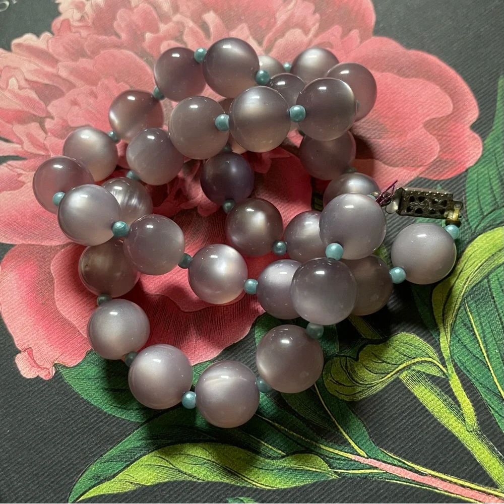 Vintage dusty lilac moonglow? beaded necklace novelty slide clasp midcentury